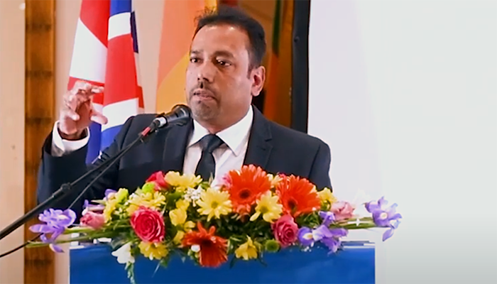 ලංකාවේ ‘පොහොට්ටුවක්’ එංගලන්තයේදී පර වීම