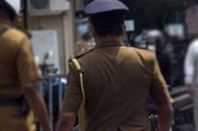 මොණරාගල පොලිස් ලොක්කා ගංජා සමග අත්අඩංගුවට