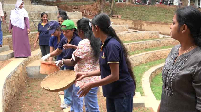 රජයේ මුදල් භාවිත නොකොට රුපියල් ලක්ෂ 100ක ඉදි කිරීමක් සිදුකළ ආදර්ශමත් රාජ්ය සේවකයෝ…