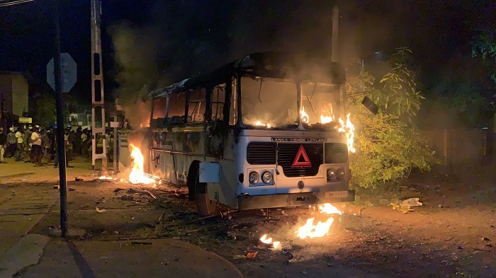 මිරිහාන බස් රථයට ගිනි තැබූ සිදුවීමට අදාල සැකකරු මාස 18ට පසු අත්අඩංගුවට…