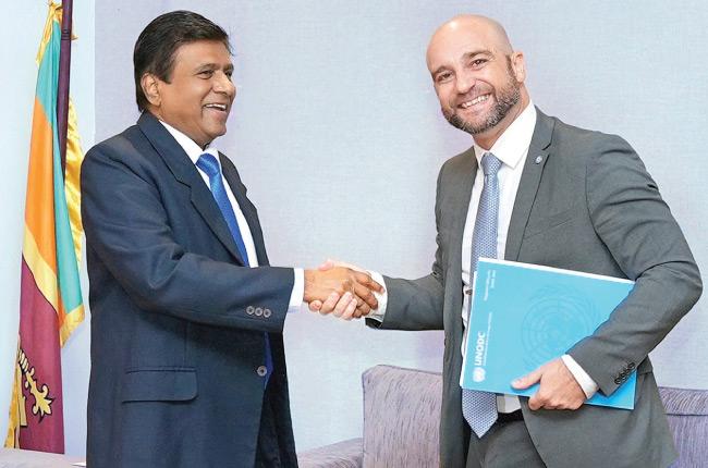 වංචනික ලෙස මුදල් උපයා විදේශ රටවල් තැන්පත් කර ඇති පුද්ගලයන්ගෙන් නැවත එම මුද අයකර ගැනේ…