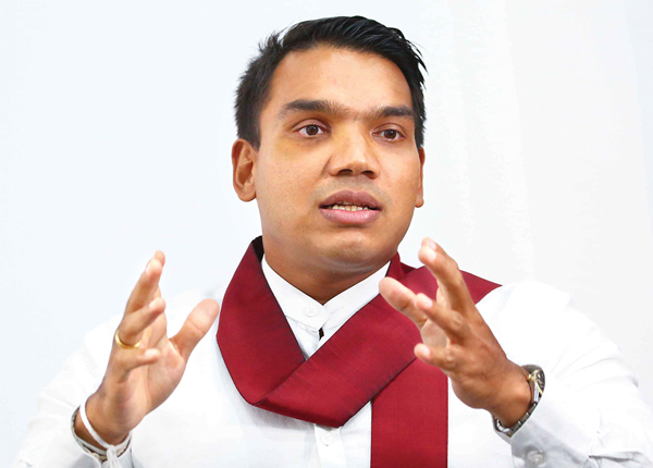 ඇමැති මණ්ඩල සංශෝධනවලින් ගැටලු විසඳාගන්න බෑ!