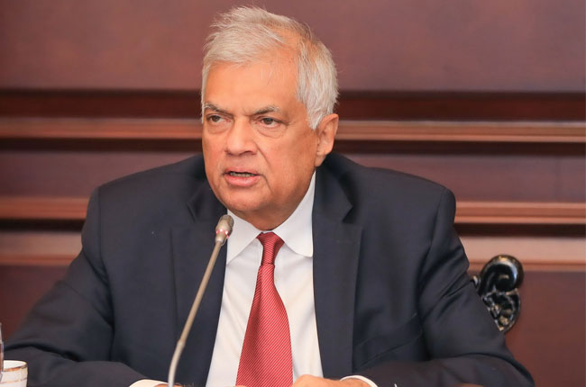 එළැඹෙන අය වැය යෝජනාවලින් සියලුම රජයේ සේවකයන්ගේ වැටුප් ඉහළට!
