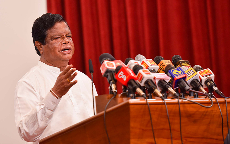 අධිවේගී මහාමාර්ග විකුණන්නේවත් බදු දෙන්නේවත් නෑ!