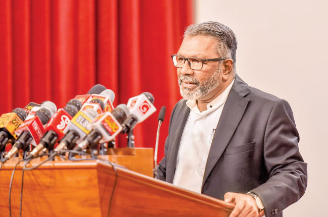 2024දී අධ්යාපනය වෙනුවෙන් බිලියන 465ක් වෙන් කරනවා -උසස් අධ්යාපන රාජ්ය ඇමැති සුරේන් රාඝවන්