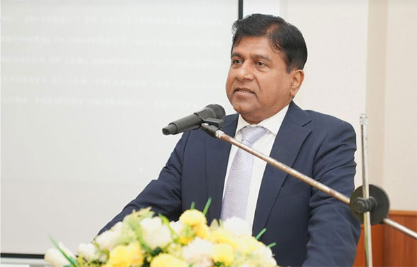 රාජ්‍ය සේවකයින් සිටිනුයේ දේශපාලඥයින් දෙන වැරදි නියෝග ක්‍රියාත්මක කිරීමට නොවෙයි – අධිකරණ අමාත්‍ය
