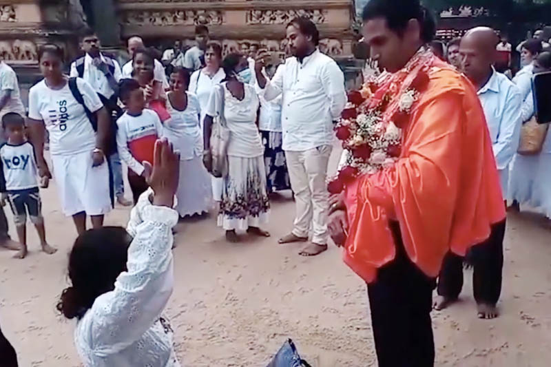 කැළණියට වැඩිය බෝධි(සතා) !