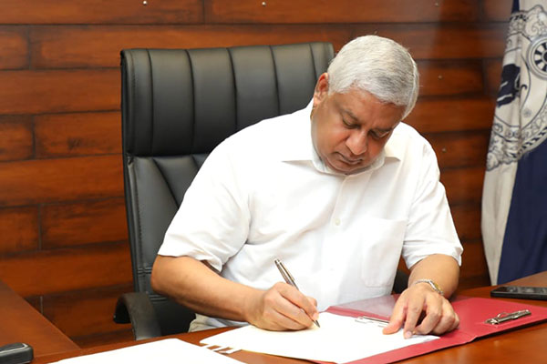 කිසිදු බලපෑමකට යටත් වන්නේ නෑ. මාර්ගගත ආරක්ෂණ පනත ඉදිරිපත් කරනවා – ඇමති ටිරාන් අලස්