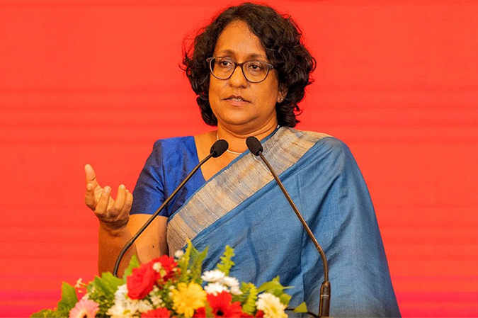 ජන­පති අපේ­ක්ෂ­ක­ත්ව­යට හරිනි අම­ර­සූ­රිය සුදු­සුයි…
