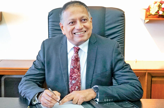 ලංකා බැංකුවේ නව සභාපති කාවන් රත්නායක වැඩ භාර ගනී…