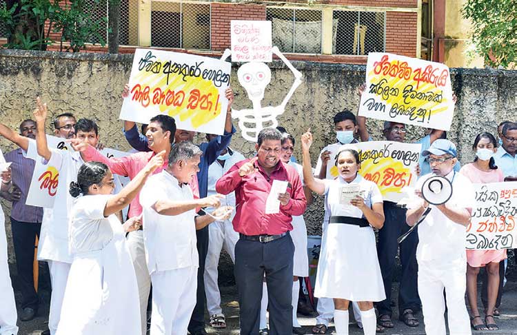 සෞඛ්‍ය කාර්ය මණ්ඩලයේ ආර්ථික යුක්තිය ඉටුකර ගැනීමේ අරගලය අප්‍රේල් දෙවනදා සිට නැවතත්.