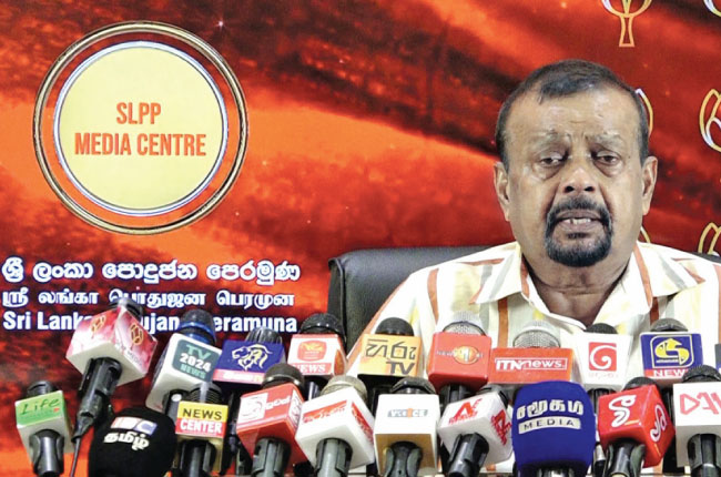 රටේ පැවැත්ම රැඳී තිබෙන්නේ කෘෂිකර්මාන්තය ආරක්ෂා වන තරමටයි කවර ගැටලු තිබුණත් වී ගොවියා රැකගනිමු…