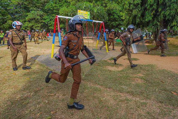 පොලිසියට මානව හිමිකම් අමතක වෙලා ද?