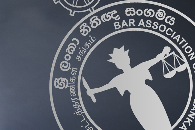 ශ්රී ලංකා නීතිඥ සංගමයේ ප්රධාන නිලධාරීන්ට විමර්ෂන අවසන් වන තෙක් ධූරවලින් ඉවත් වන්නයැයි කොළඹ නීතිඥ සංගමය දන්වයි