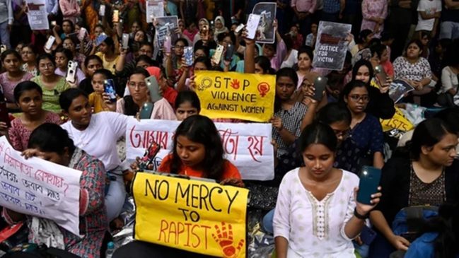 India again takes to the streets against the killing of the doctor