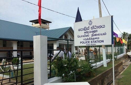 Two constables in Peduru Tudu have been suspended for the death of an arrested suspect.