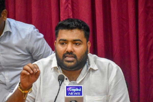 යාපනයේ වසා දමා ඇති මාර්ගත් විවෘත කර දෙන්න – අංගජන් රාමනාදන්
