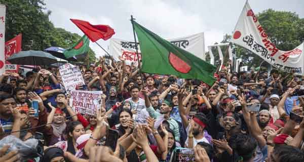 Protesters surround central Bangladesh zonal office demanding solutions to power crisis - Deputy General Manager arrested
