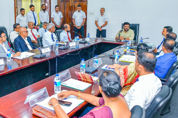 රාජ්ය සේවකයින් අමතා ජනාධිපතිවරයා සිදු කළ කතාව අගය කළ යුතුයි !