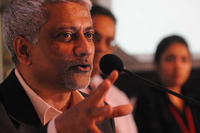 දේශපාලන පත්වීම්ලාභීන්ගේ සහ මන්ත්රීවරුන්ගේ ළබැඳියාවන් අතර ගැටුම් කළමනාකරණය කරගන්නේ කෙසේද? මහාචාර්ය රොහාන් සමරජීව