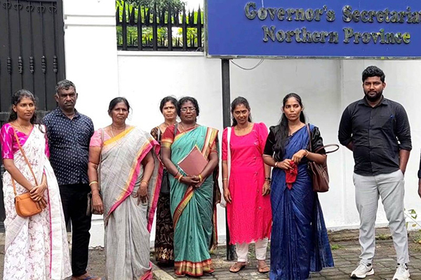 වන්නියේ අම්මලා ඉඩම් අයිතිය ඉල්ලා උතුරේ ජනපතිගේ නියෝජිතයා හමුවේ