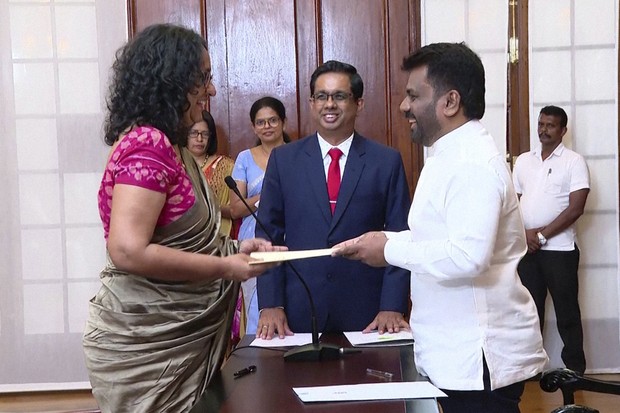 මාලිමා ආණ්ඩුව විහින් නහින ගමනකද?   සී ජේ අමරතුංග