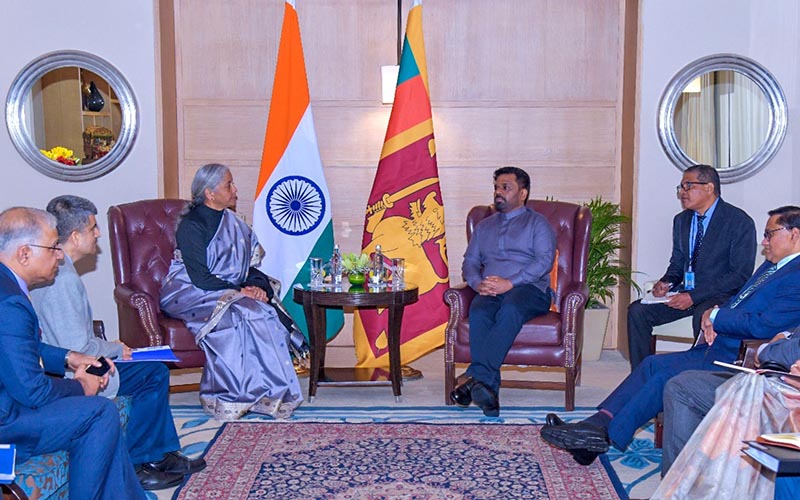 ජනපති අනුර සහ ඉන්දීය රාජ්‍ය තාන්ත්‍රිකයින් සමග සාකච්චා අරඹයි