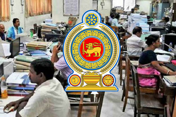 රාජ්ය සේවක කප්පාදුවක් අත ලග,