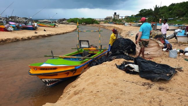 ගොඩවාය වරාය දෙකඩ කිරීමෙන් අහිමිවන ධීවර අයිතිවාසිකම්