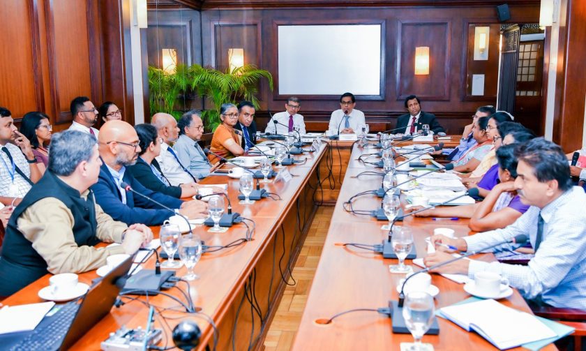 පාසල් සිසුන්ට පෝෂ්‍යදායි ආහාර වේලක් ලබා දීමේ වැඩසටහන අඛණ්ඩව ඉදිරියට
