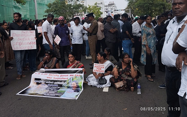 පාසැල් දැරියක් සියදිවි හානි කරගැනීමට ඒරෙහිව විරෝධතාවයක්