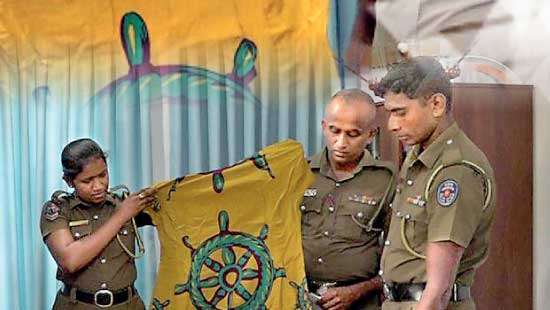 ‘ධර්ම චක්‍රයක් සහිත ඇඳුමක් ඇඳ සිටියේ යැයි’ කාන්තාවක් අත්අඩංගුවට ගැනීම: හසලක පොලිස් ස්ථානාධිපති මූලික අයිතිවාසිකම් උල්ලංඝනය කළ බවට ශ්‍රේෂ්ඨාධිකරණ තීන්දුවක්