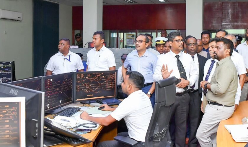 ආණ්ඩුව පීචං ද?