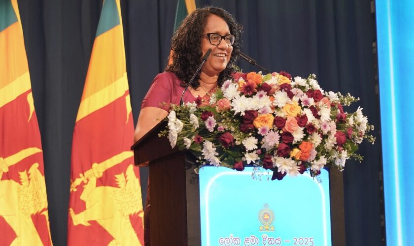 දරුවන් වධ හිංසාවට පැමිණ වීම පිළිබඳ පනත ගේන්නේ ගුරුවරු හිරේ දාන්න නෙමේ!