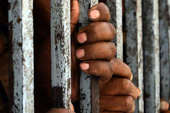 බන්ධනාගාරවල තදබදය තවත් ඉහළට, තාවකාලික රැඳවුම් මධ්‍යස්ථාන ඇති කිරීමට සැලසුම්!