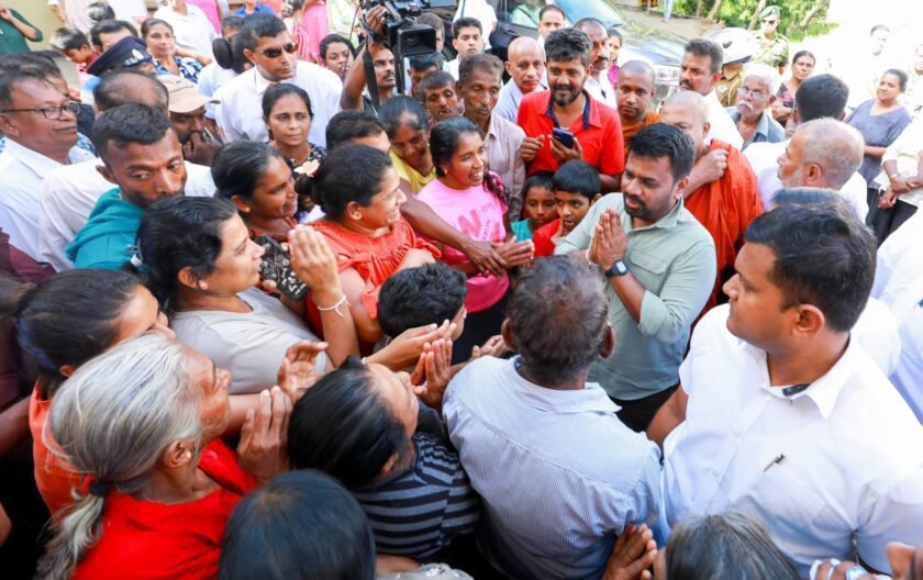 ජනාධිපතිතුමනි කරුනාකර ගස් දෙස නොව වනාන්තරය දෙස බලන්න!