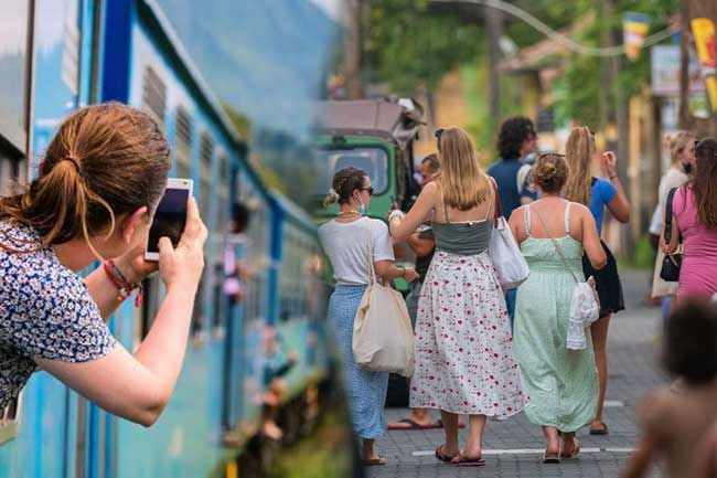 මෙම වසරට පැමිණි විදෙස් සං‍චාරකයින් ප්‍රමාණය ලක්ෂ 08 සීමාව ඉක්මවයි.